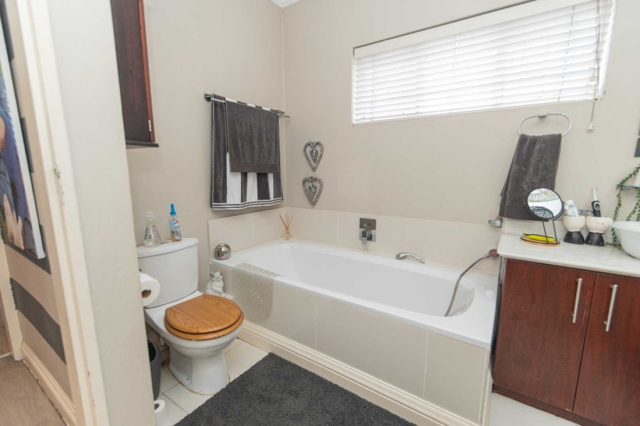 8 Bedroom Property for Sale in Summerstrand Eastern Cape